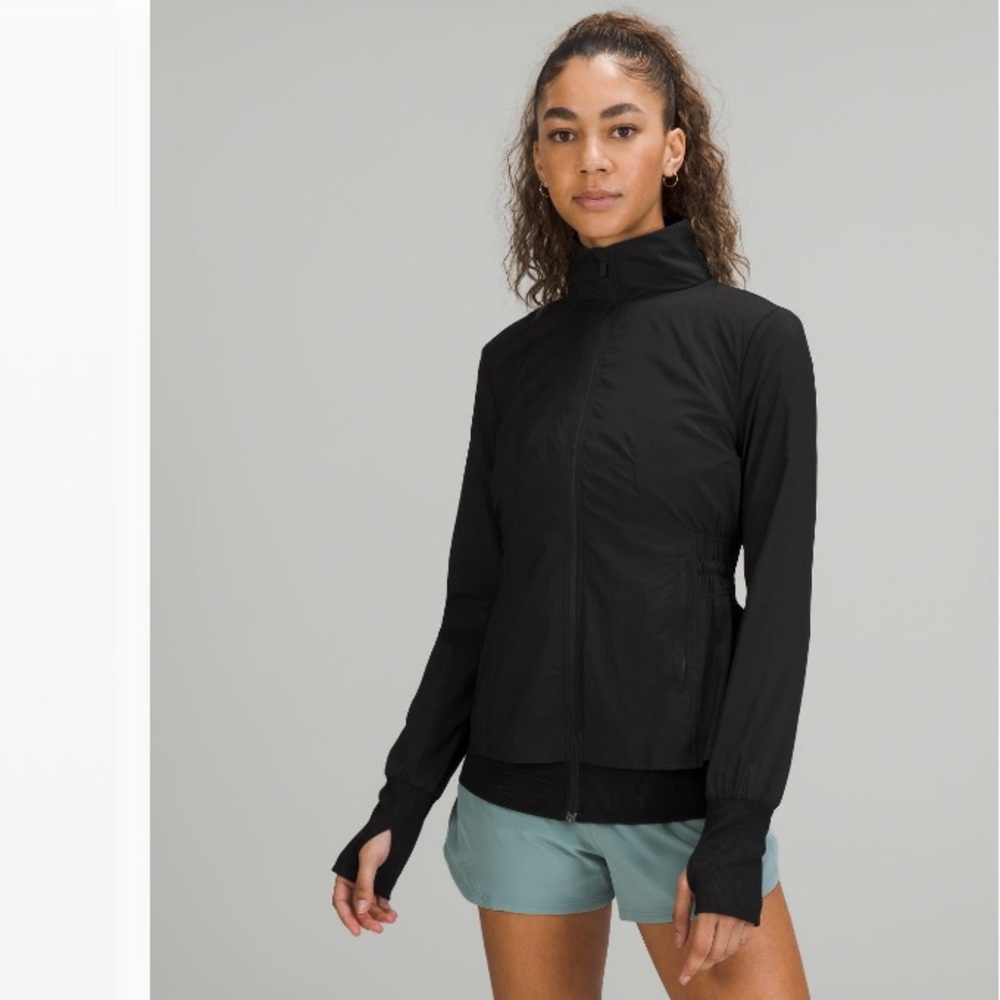 Lululemon Women’s Black Jacket - Size 4